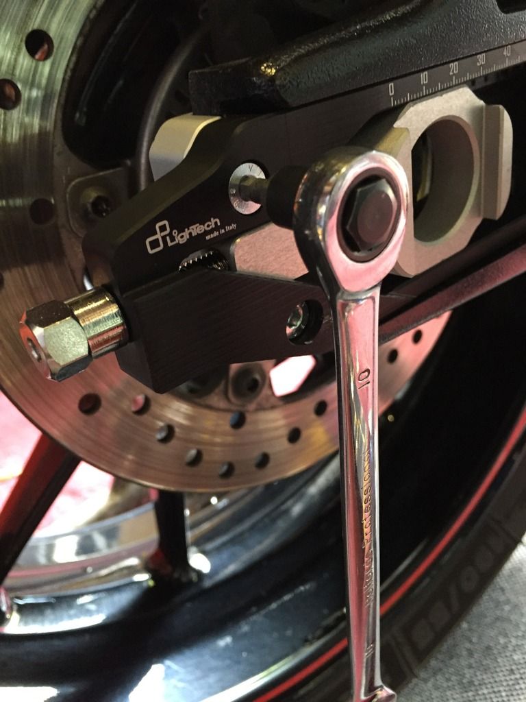 Fitting LighTech chain adjusters